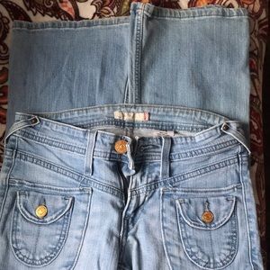 Levi’s Women Light Blue Jeans- 1M